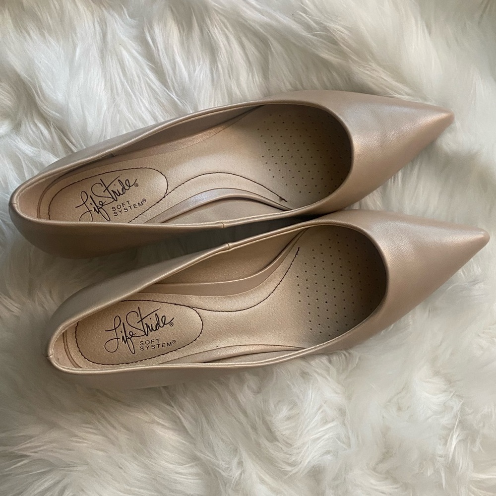Life Stride Dress Pump! Wore them twice! Brand is known for comfort! - Picture 2 of 6